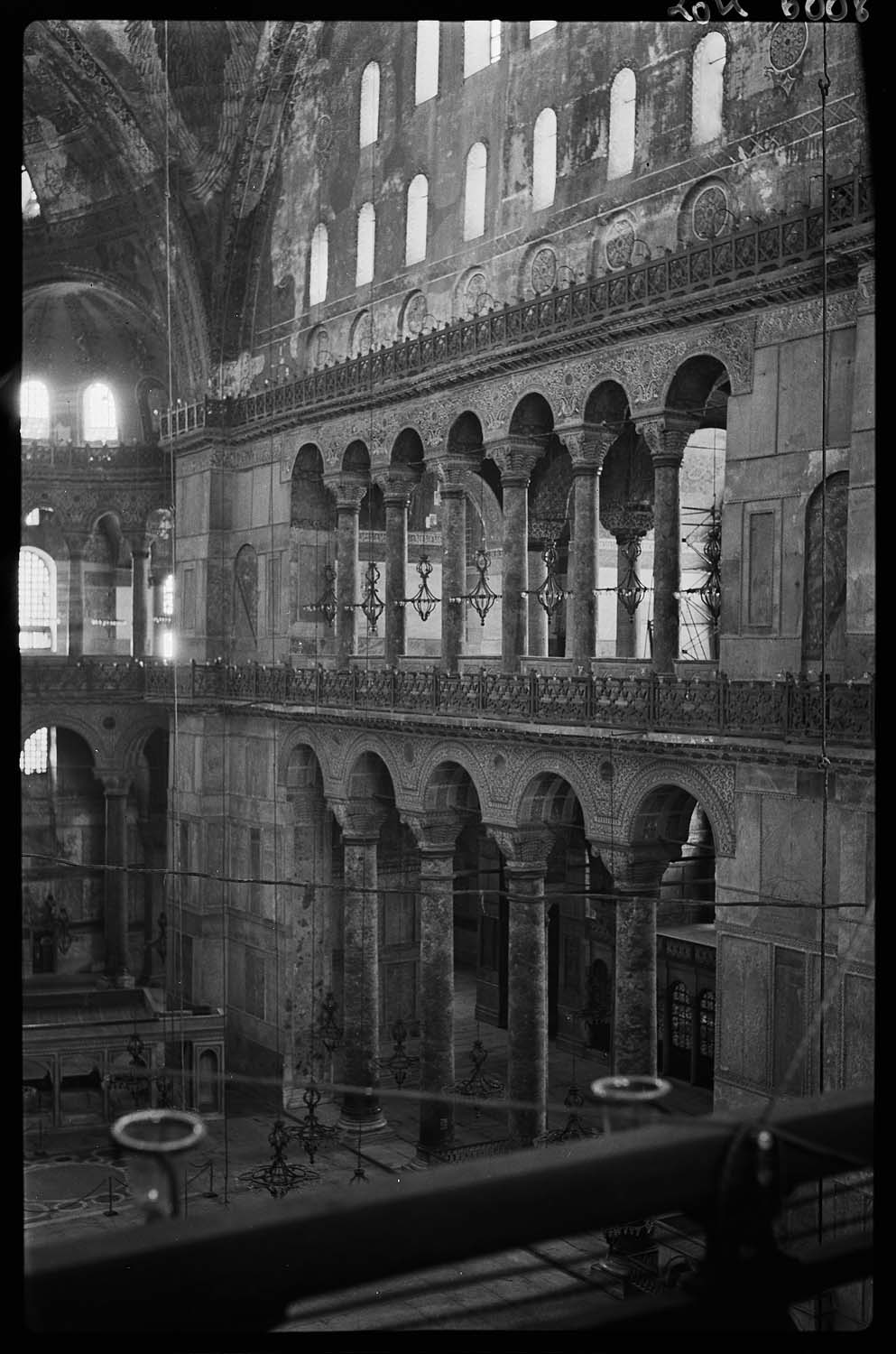 Elevation intérieure de la nef prise depuis les tribunes